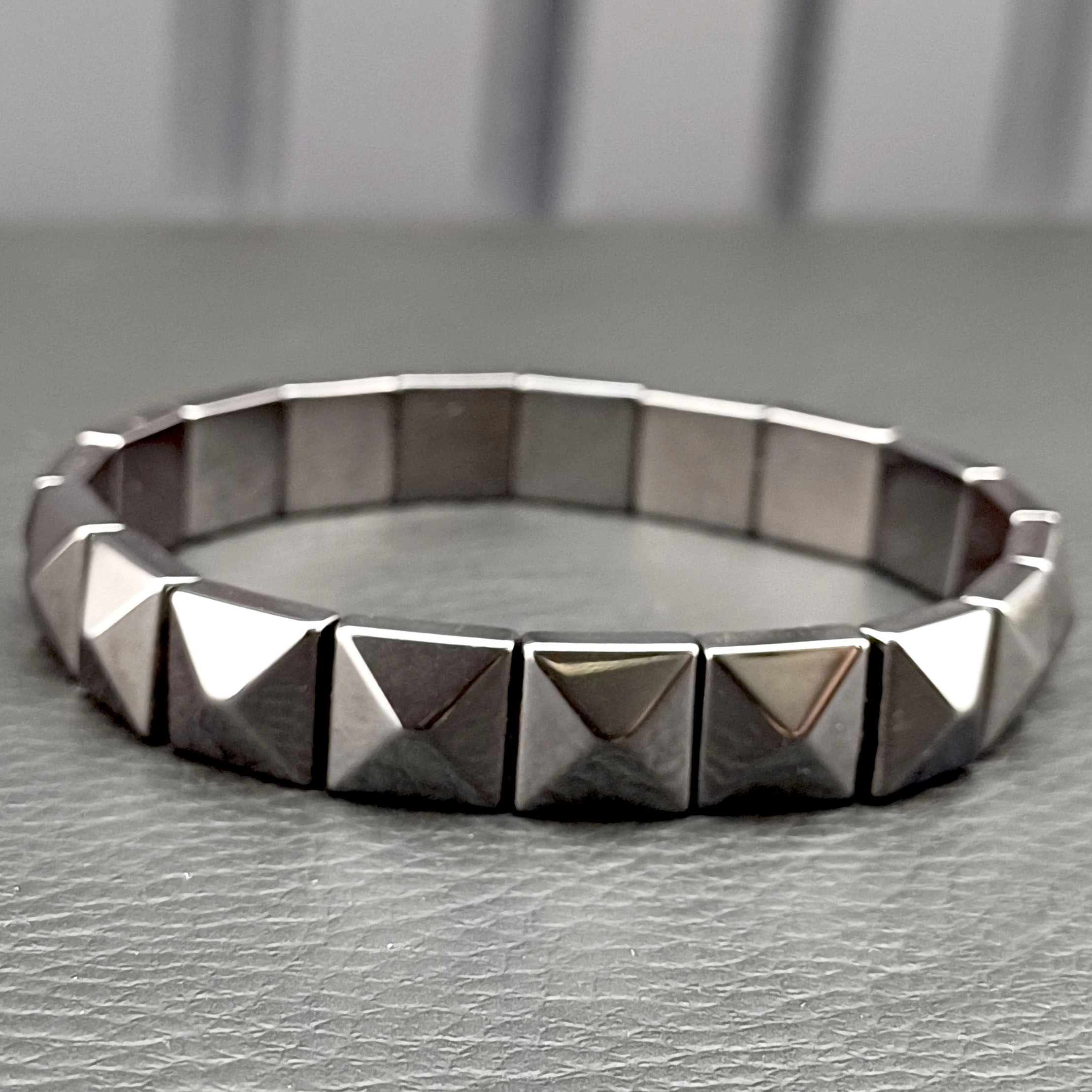 3D Desenli Çift Yönlü Hematit Doğaltaş Rolex Bileklik